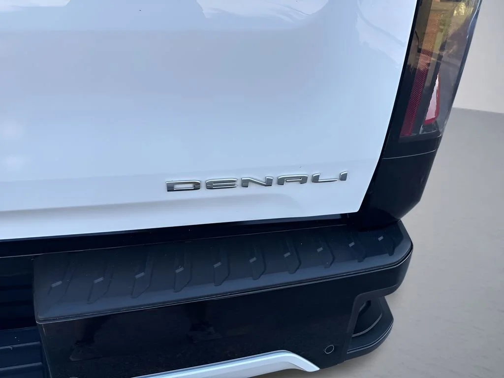 Used 2025 Summit White GMC Extended Range Denali image 31