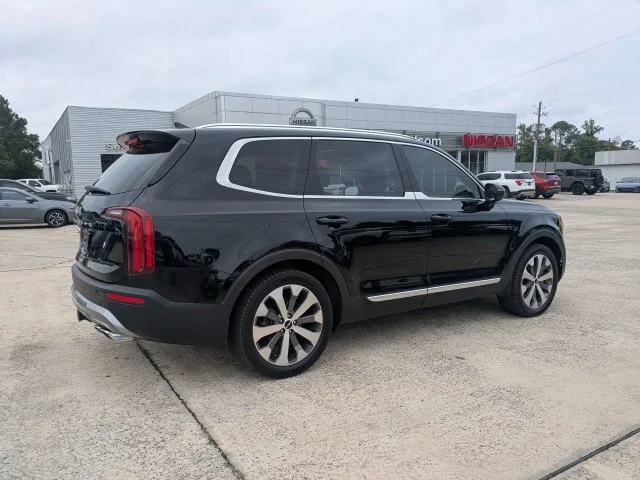 Used 2022 Black Kia EX image 4