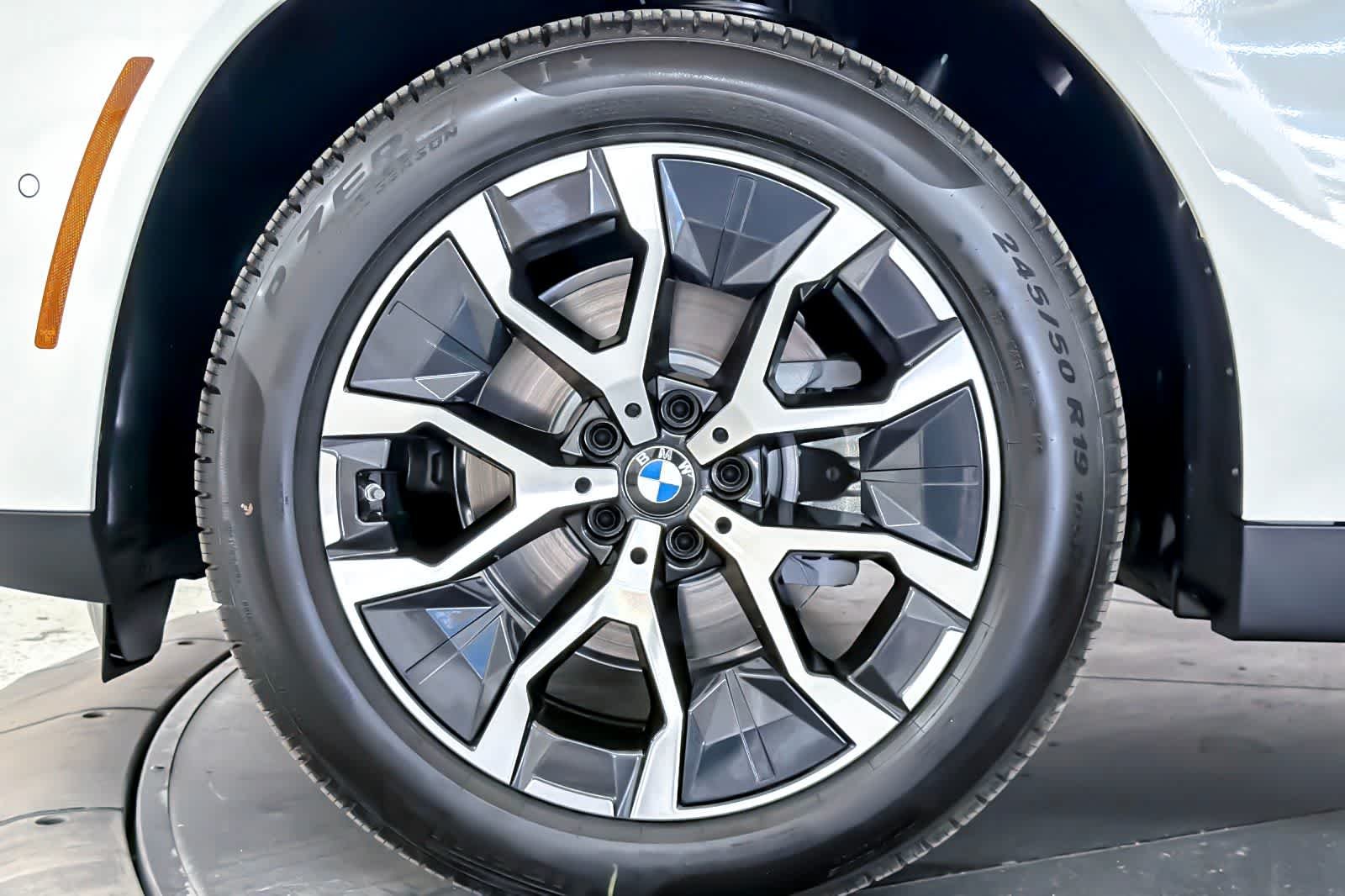 New 2026 Alpine White BMW 30 xDrive image 25