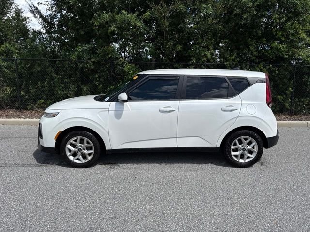 Used 2022 White Kia LX image 2