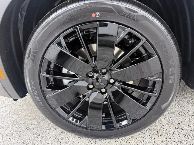New 2026 Gray Mitsubishi LE image 13