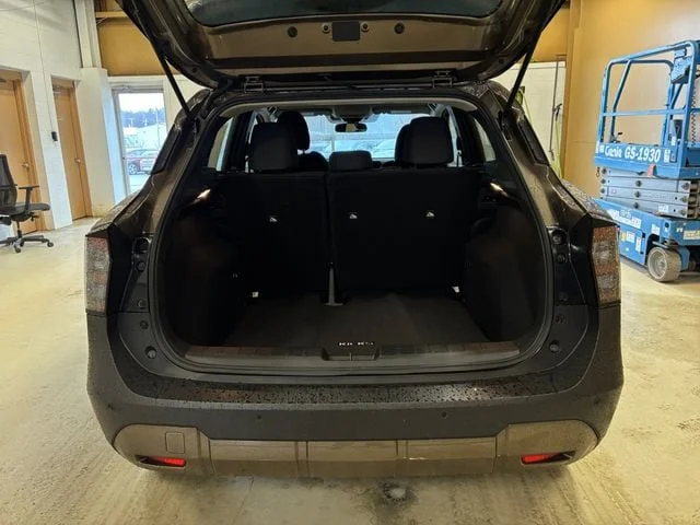 New 2026 Canyon Bronze Nissan S image 16