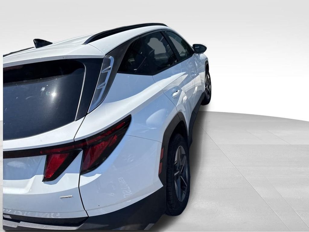 Used 2025 White Hyundai SEL image 10