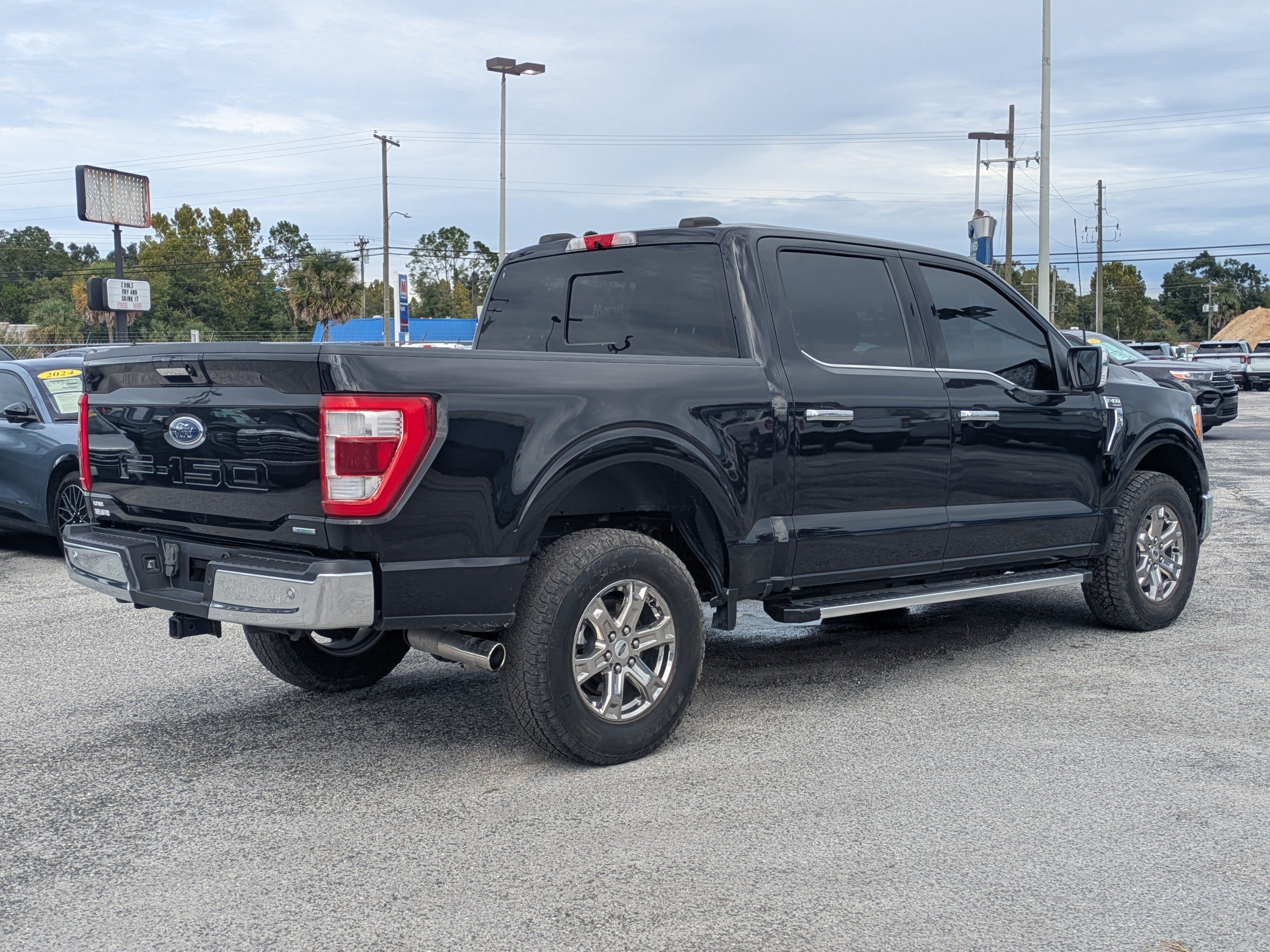 Used 2022 Agate Black Metallic Ford LARIAT image 4