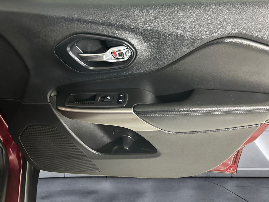 Used 2019 Red Jeep Latitude image 15