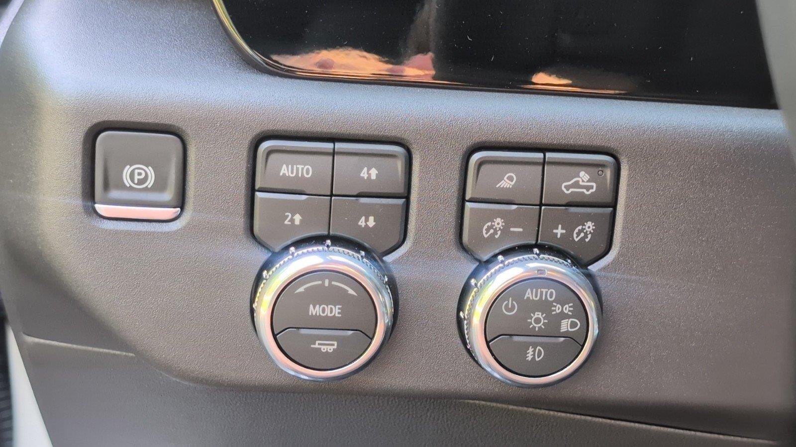 New 2026 Summit White GMC SLT image 31