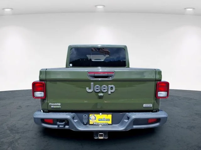 Used 2022 Green Jeep Overland image 10