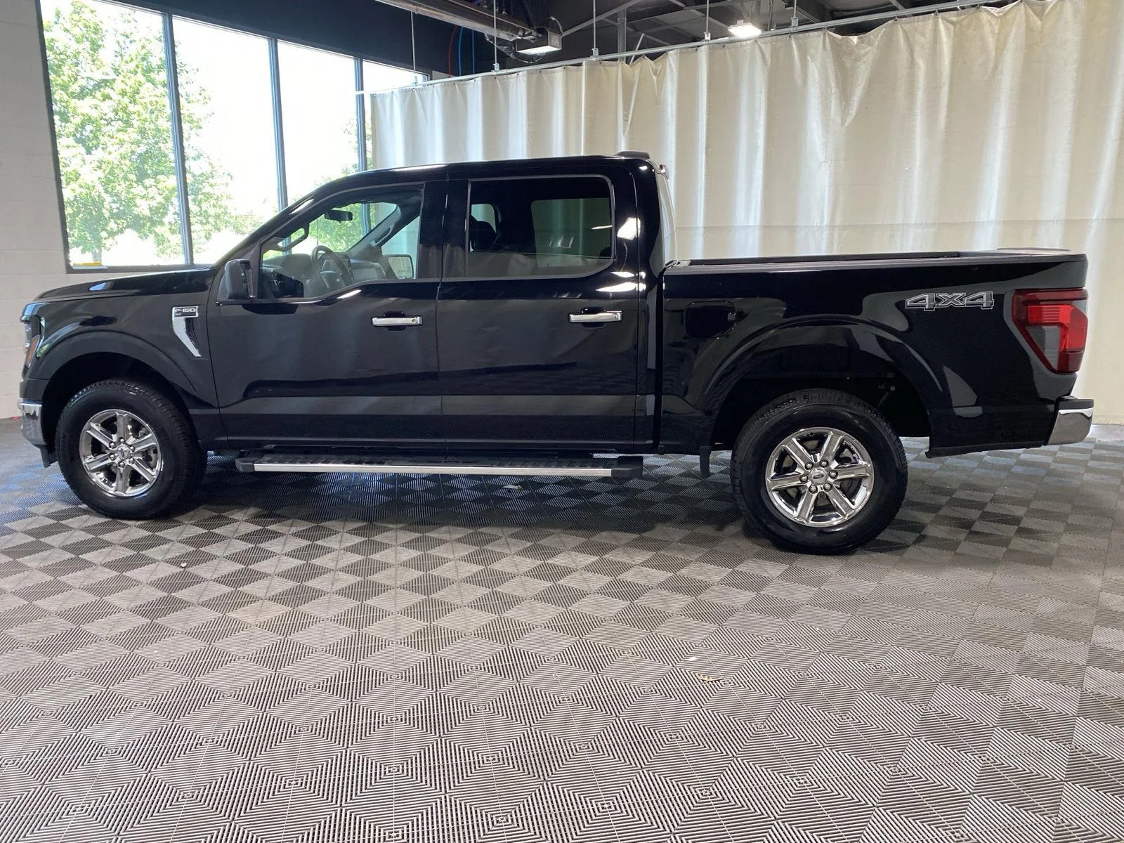 Used 2025 Agate Black Ford XLT image 8