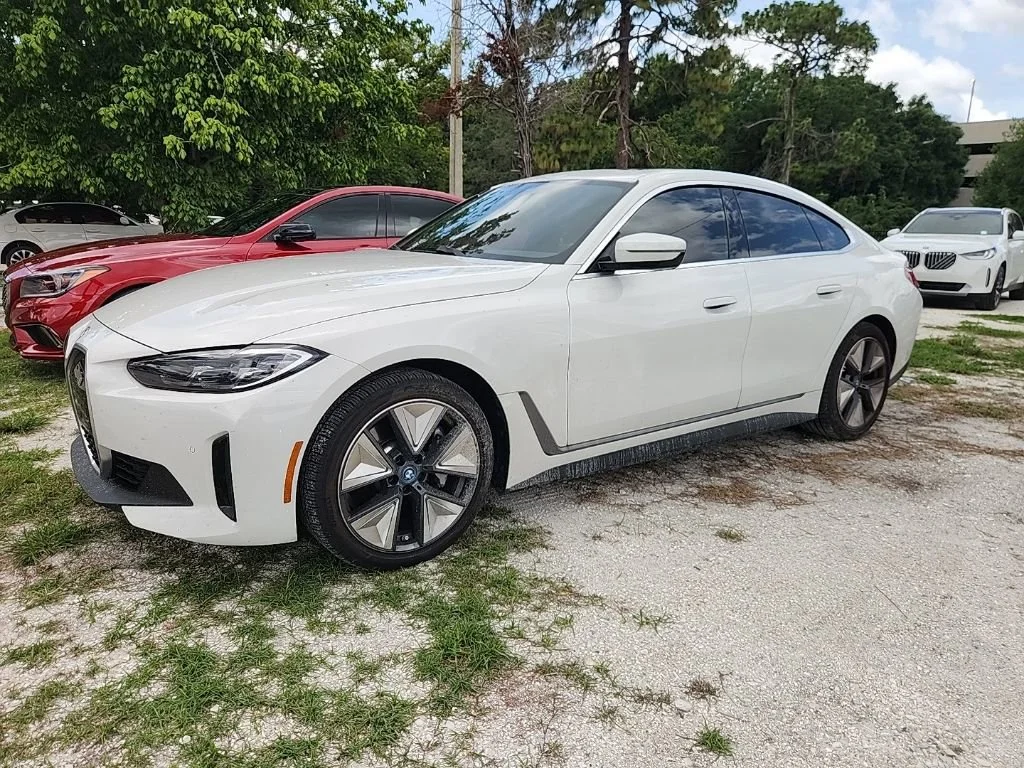 2023 BMW i4 eDrive35's photo