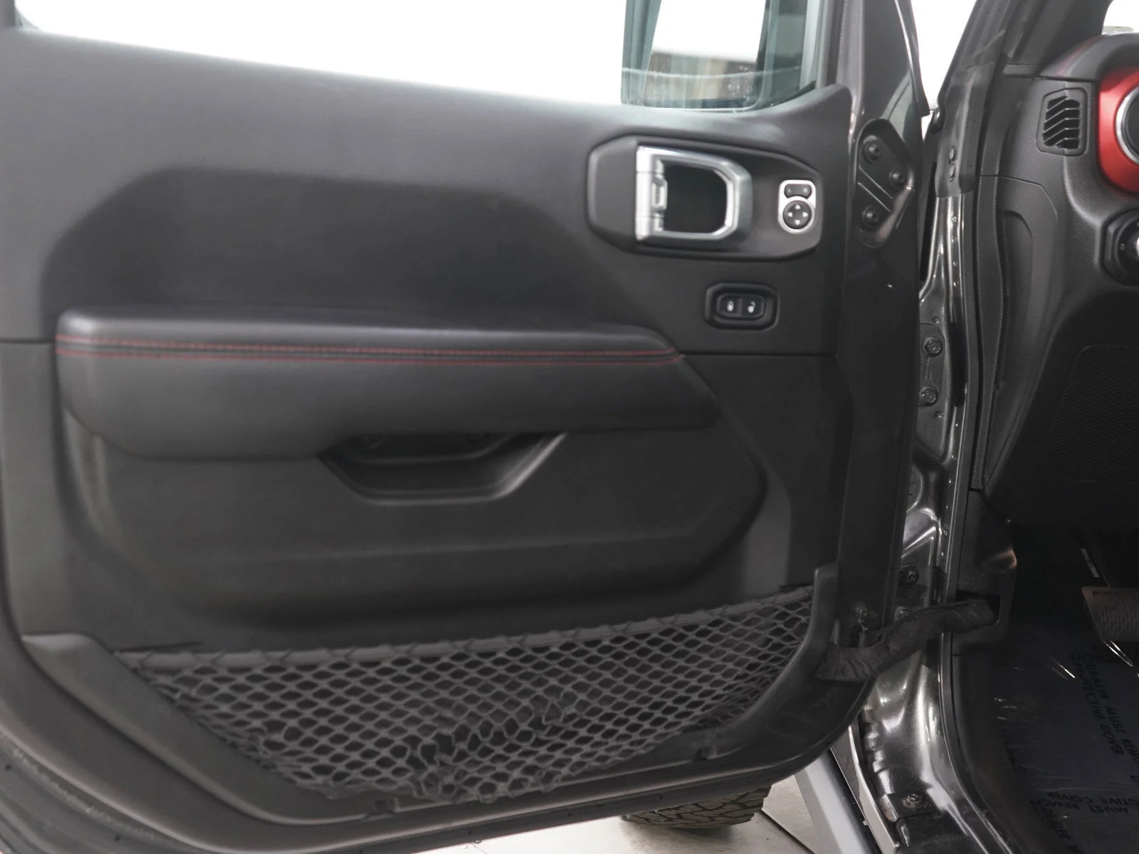 Used 2022 Granite Crystal Metallic Clearcoat Jeep Rubicon image 18