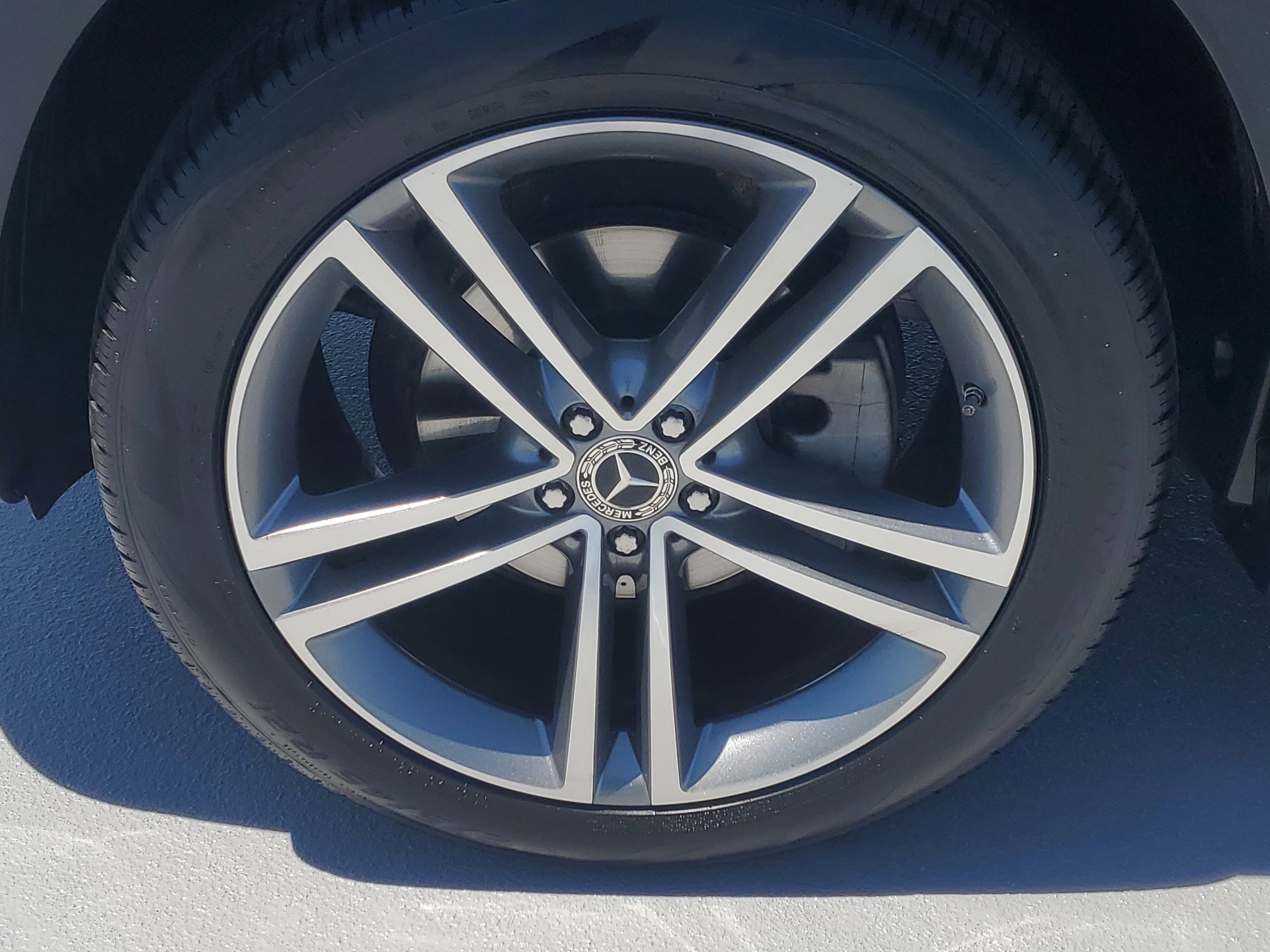 Used 2022 Black Mercedes-Benz GLE 350 image 4