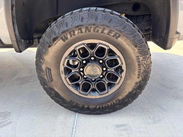 Used 2025 Gray Chevrolet ZR2 image 8