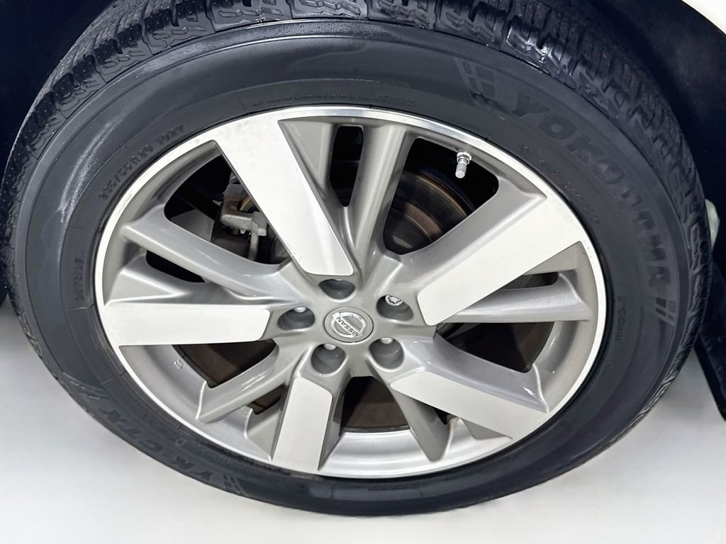 Used 2016 Pearl White Nissan Platinum image 45