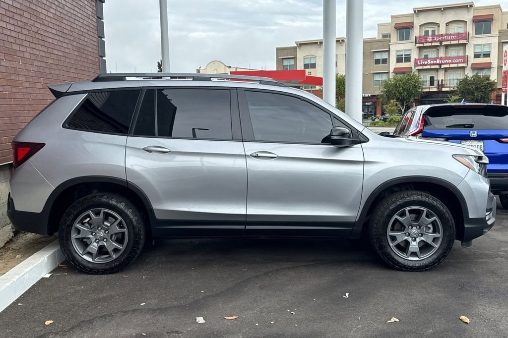 Used 2025 Lunar Silver Metallic Honda TrailSport image 3