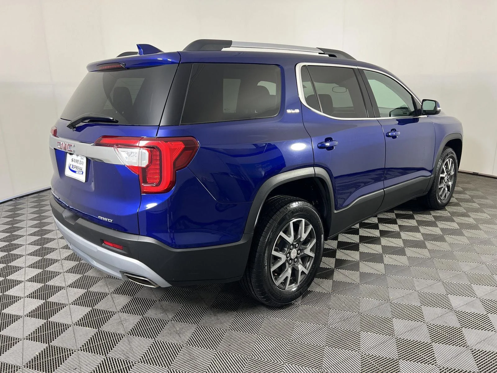 Used 2023 Ultra Blue Metallic GMC SLE image 31