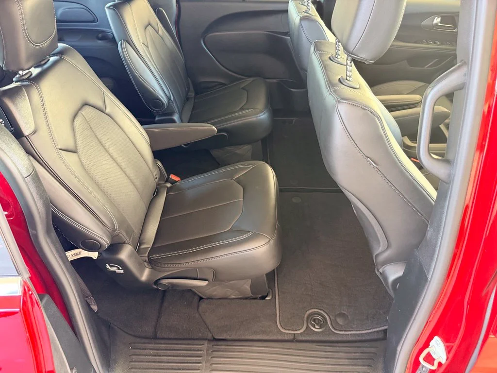 Used 2025 Red Chrysler Select image 33