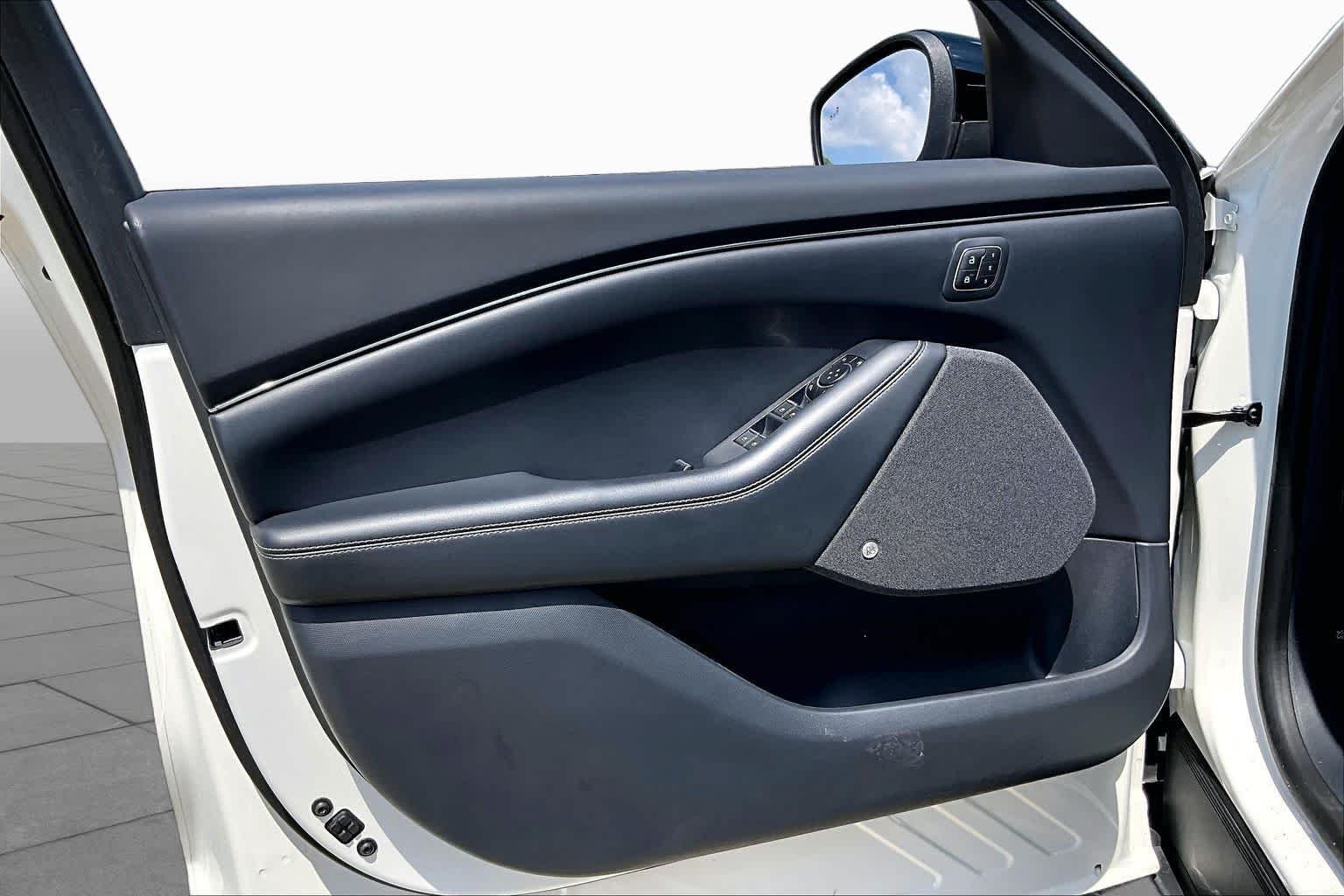 Used 2022 Star White Metallic Tri-Coat Ford Premium image 19