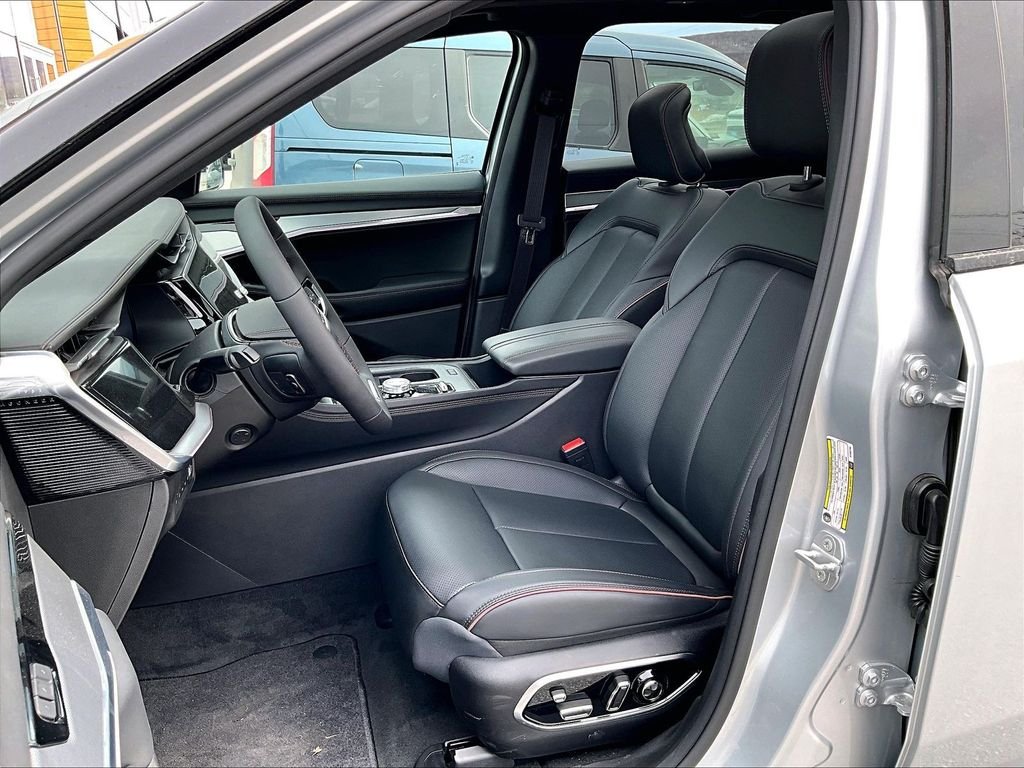 Used 2025 Silver Zynith Clearcoat Jeep Launch Edition image 11