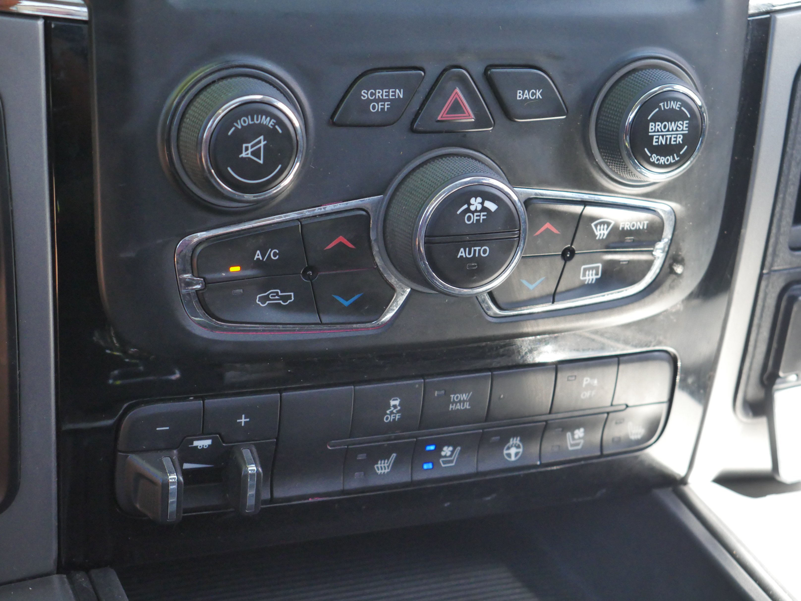 Used 2013 Bright Silver Clearcoat Metallic Ram Sport image 13