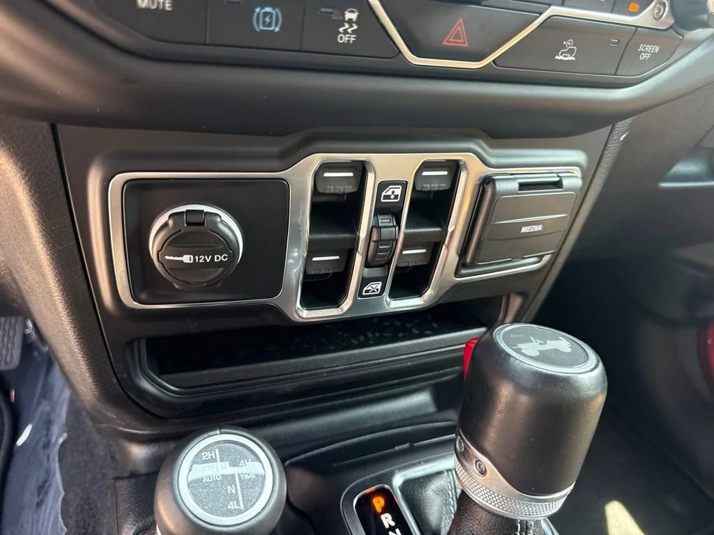 Used 2021 Red Jeep Unlimited Sahara image 25
