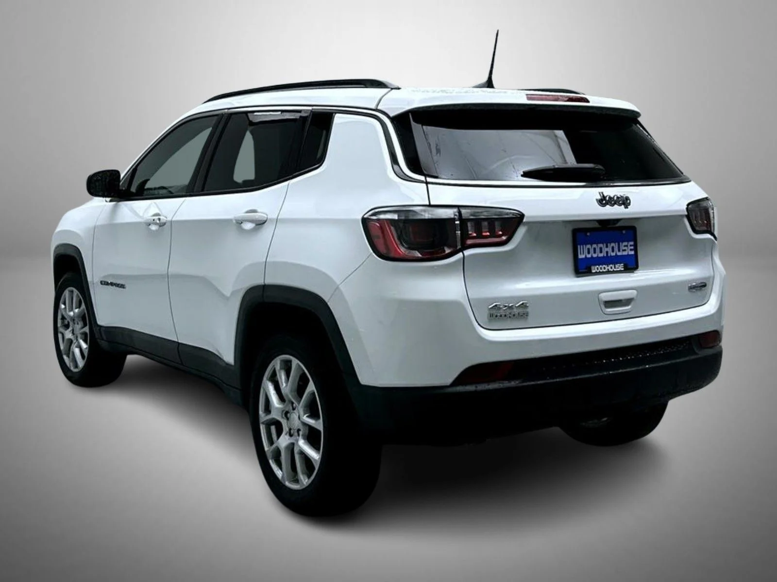 Used 2024 White Jeep Latitude Lux image 7