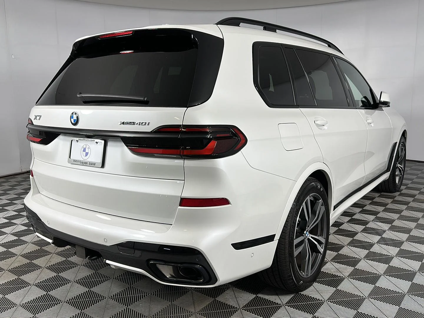 Used 2026 Mineral White Metallic BMW xDrive40i image 33