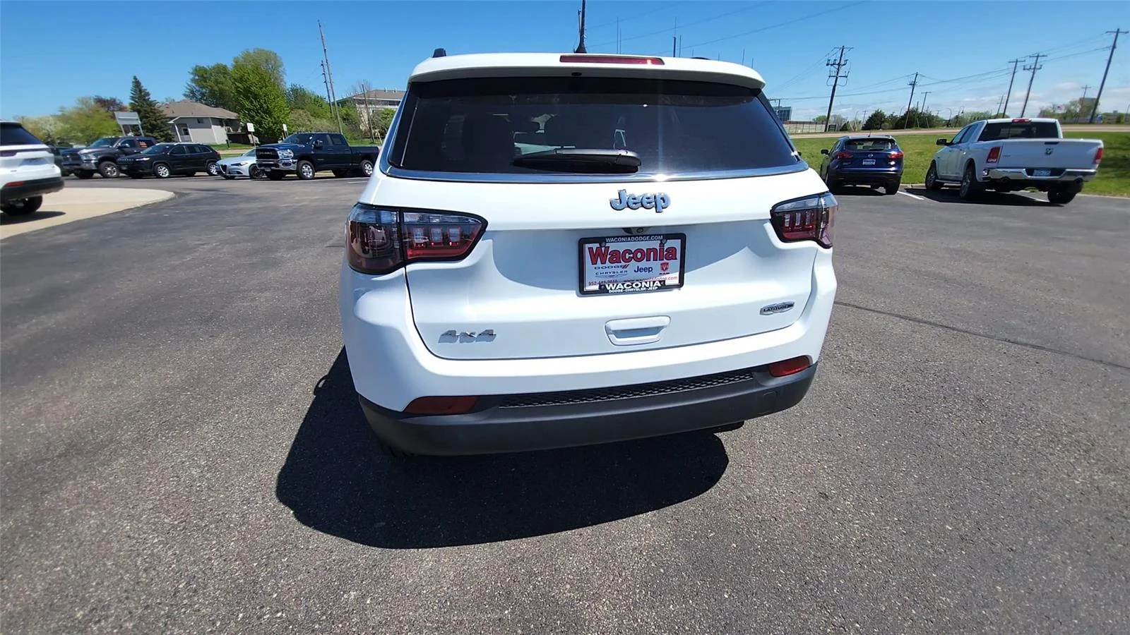 New 2024 Bright White Clear-Coat Exterior Paint Jeep Latitude Lux image 8