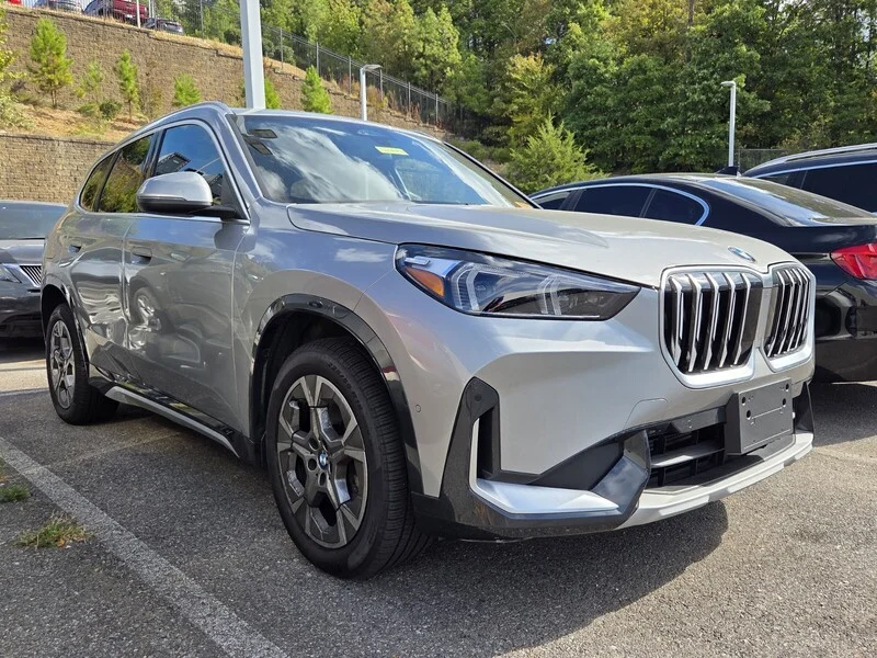 Used 2026 Space Silver Metallic BMW XDRIVE28I image 3