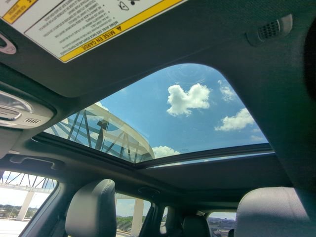 New 2026 Bright White Clear-Coat Exterior Paint Jeep  image 23