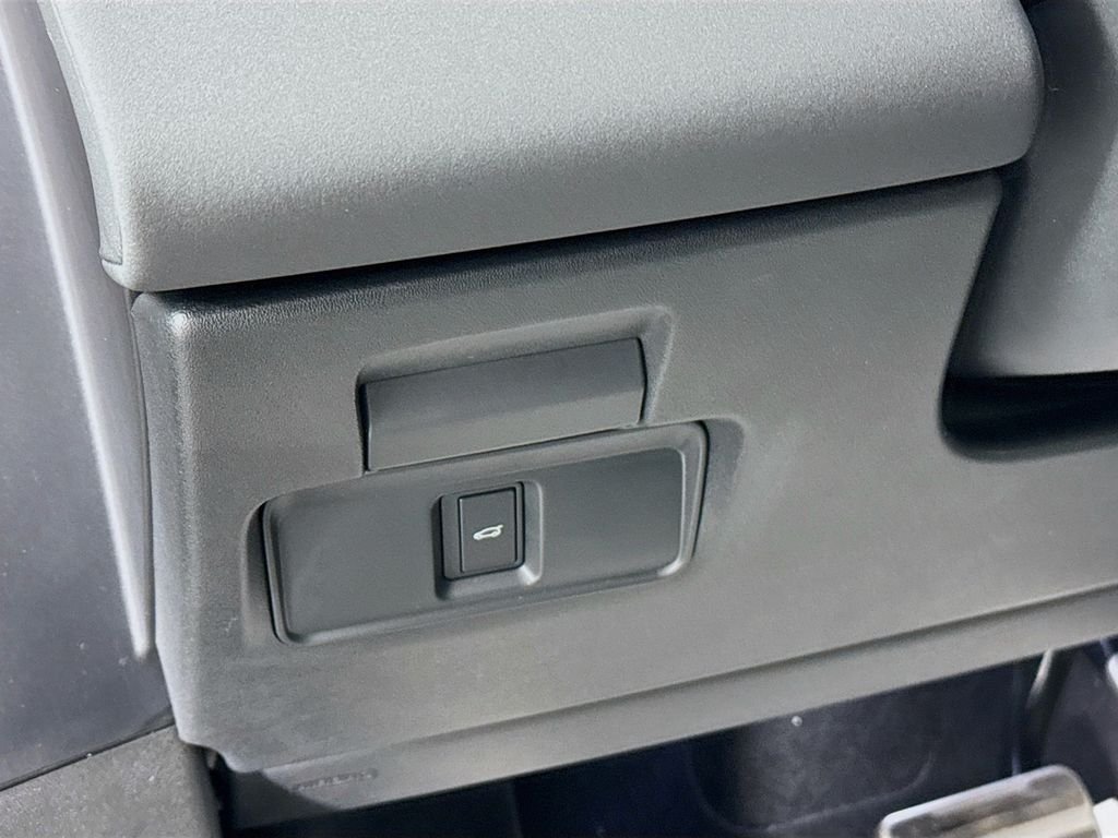 New 2025 Santorini Black Land Rover Dynamic image 10