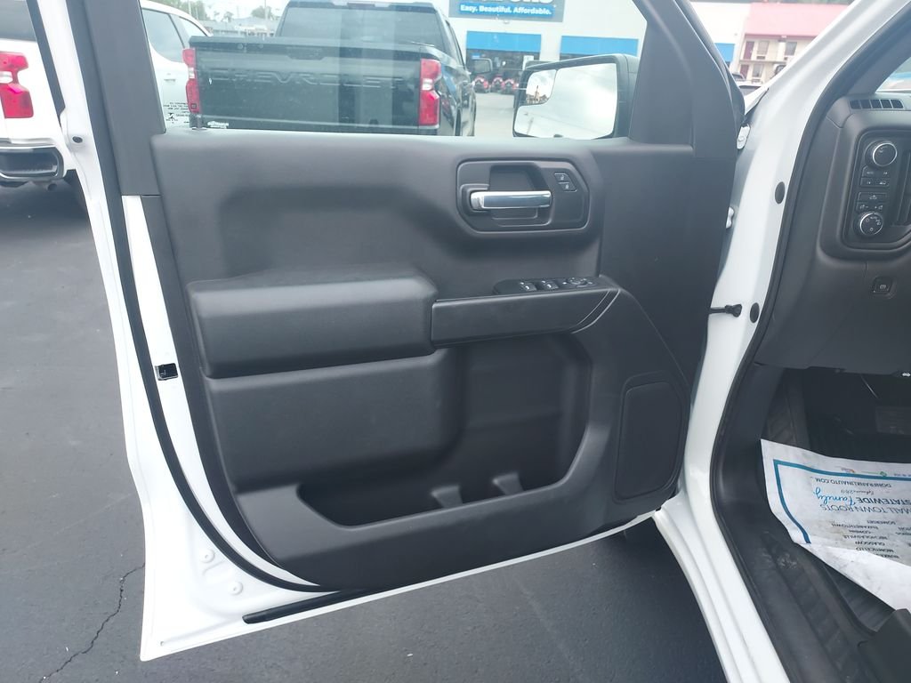 Used 2023 White Chevrolet Custom image 12