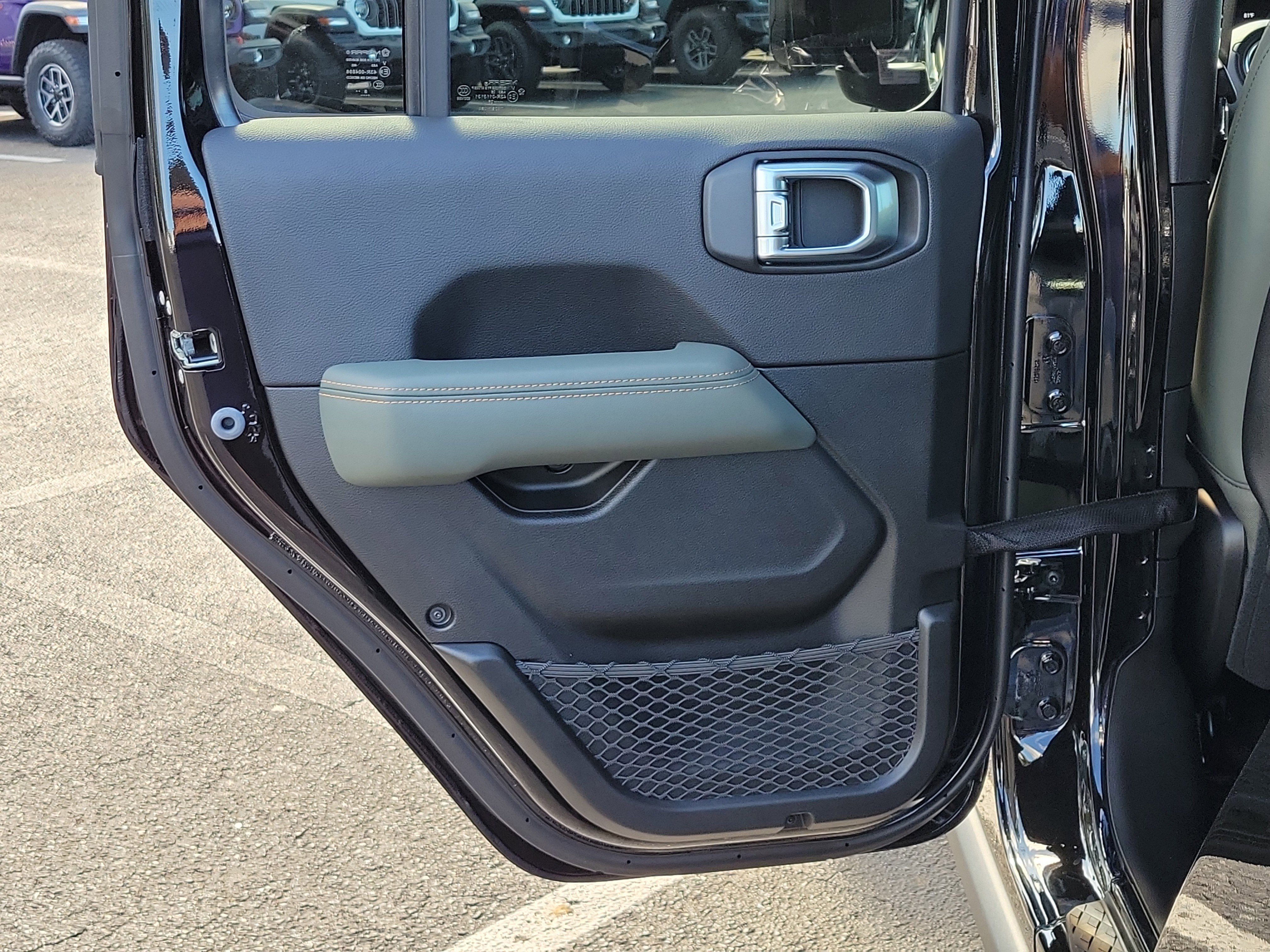 New 2026 Black Clear-Coat Exterior Paint Jeep Mojave image 11