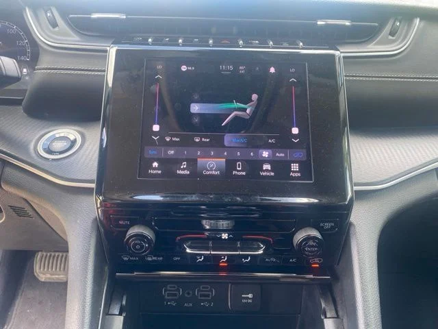 Used 2024 White/off-white Jeep Laredo image 24