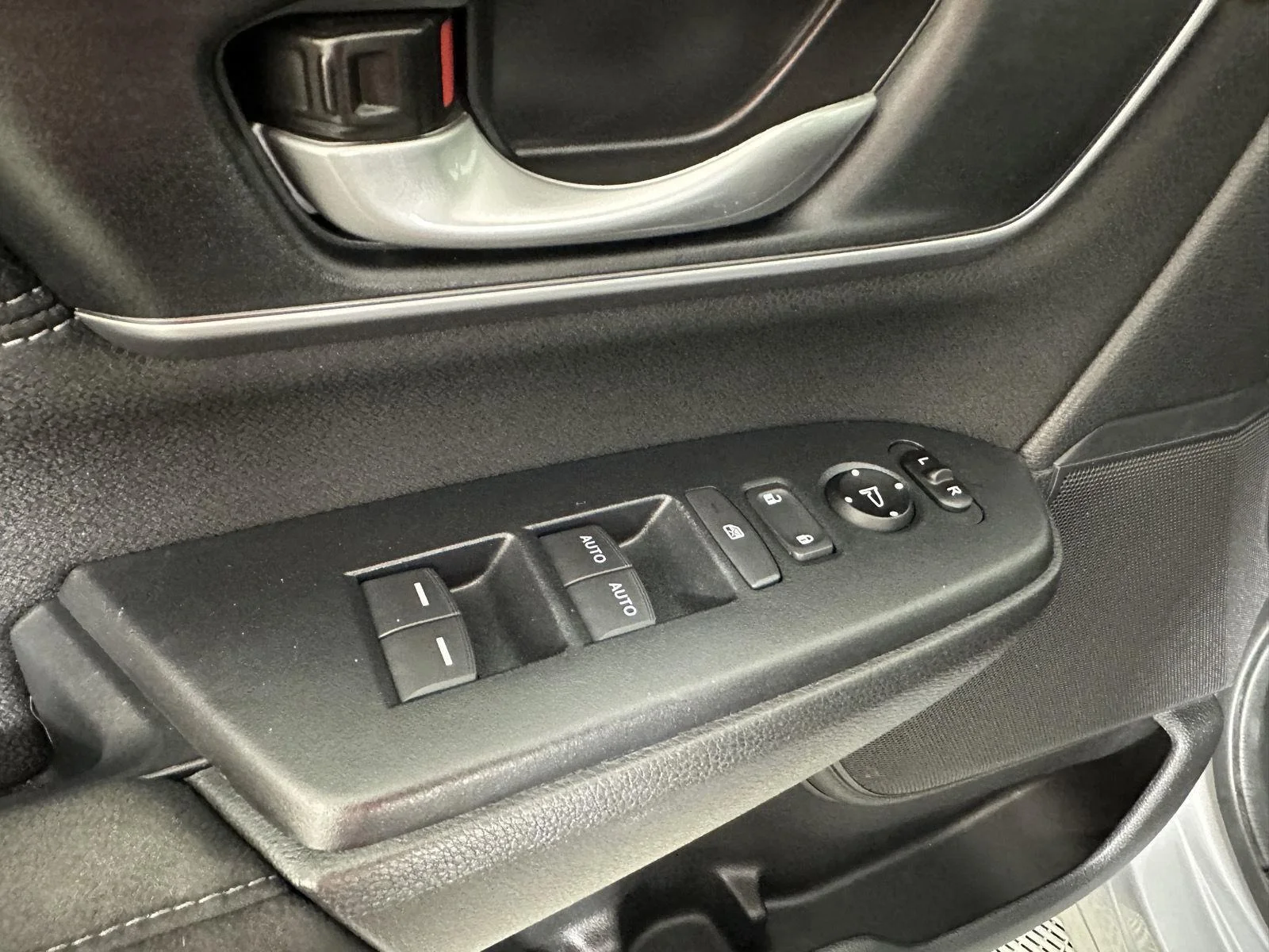Used 2019 Lunar Silver Metallic Honda EX image 17