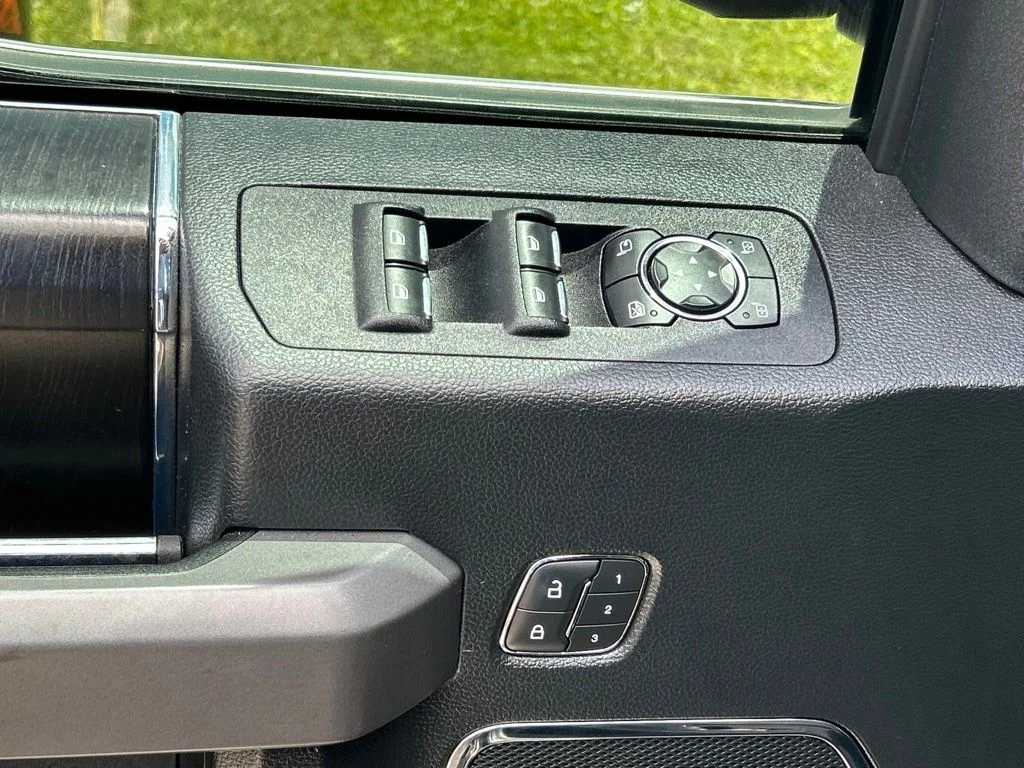 Used 2019 Black Metallic Ford Platinum image 18