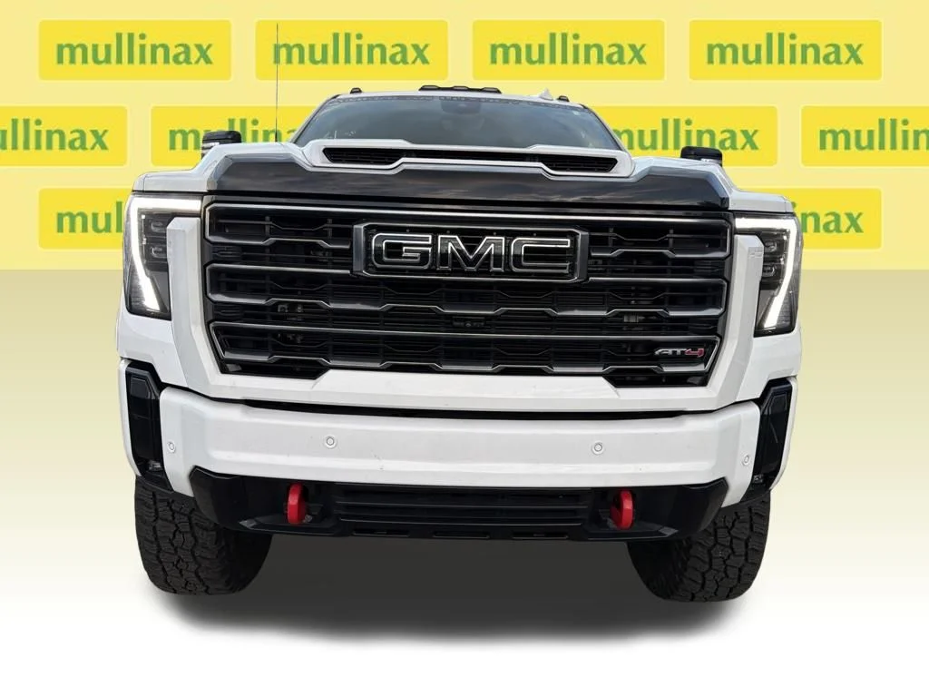 Used 2025 White GMC AT4 image 3