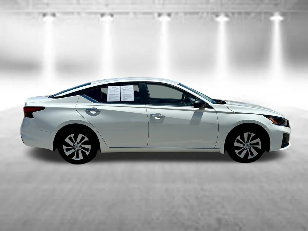 Certified Used 2025 White Nissan 2.5 S image 5