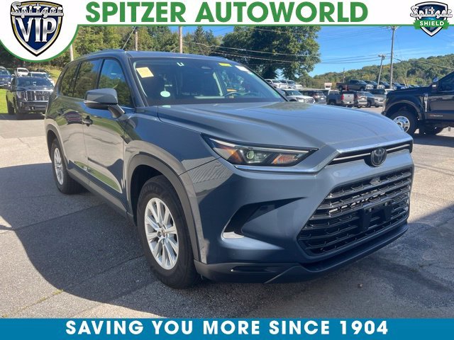Used 2025 White Toyota XLE image 1