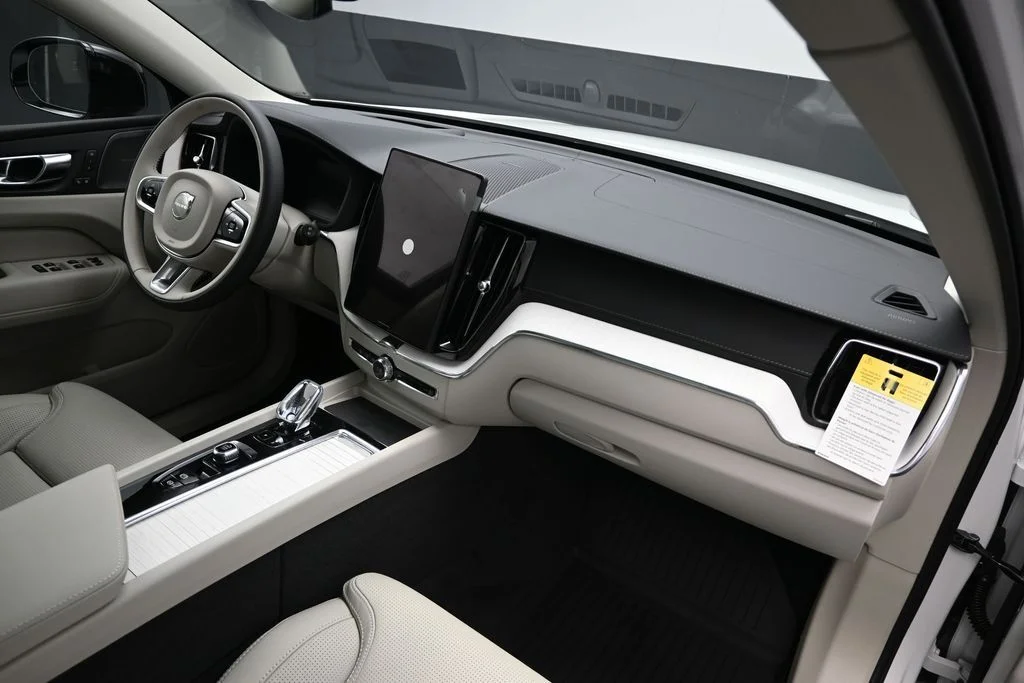 New 2026 Crystal White Volvo T8 Ultra image 19