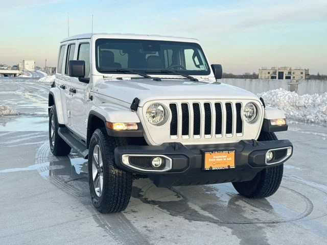 Used 2022 White Jeep Unlimited Sahara image 2