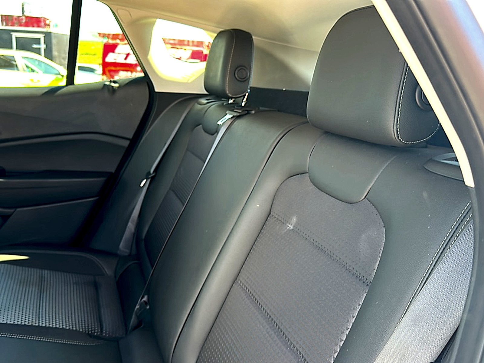 Used 2025 Summit White Chevrolet FWD LT image 19