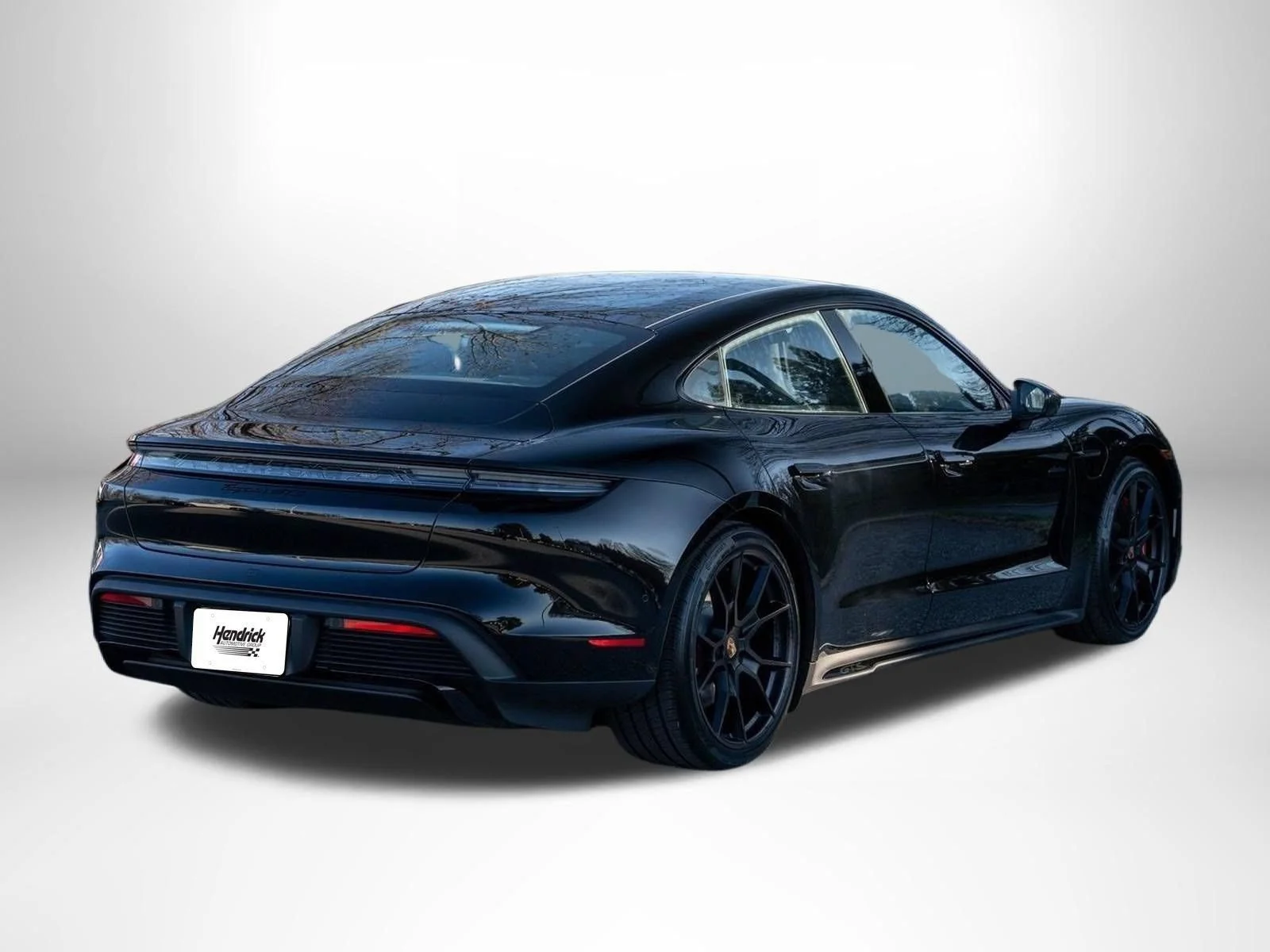 2026 Porsche Taycan GTS - Photo 8