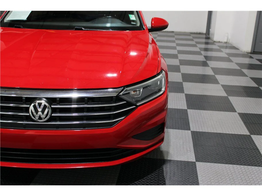 Used 2019 Red Volkswagen SEL image 8