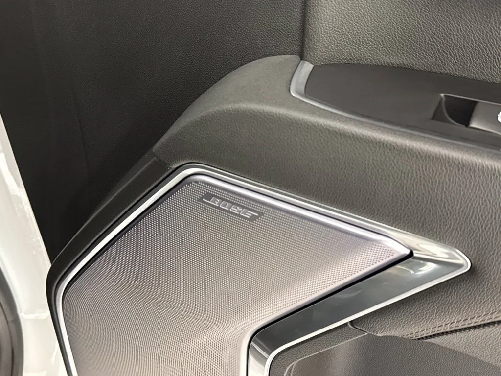 New 2026 Summit White Chevrolet High Country image 21