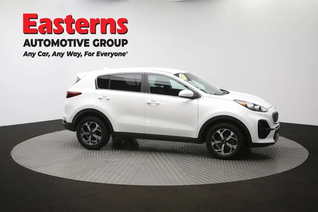 Used 2022 White Kia LX image 40