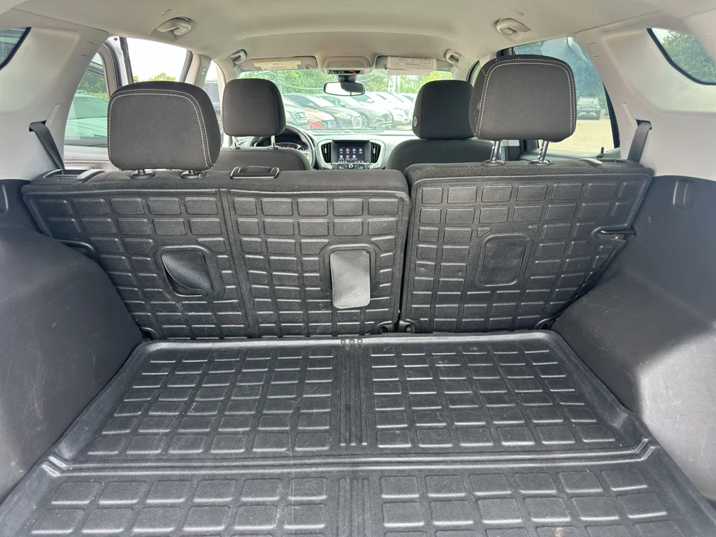 Used 2022 Summit White GMC SLE image 21