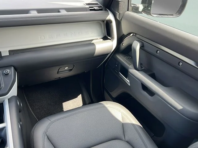 Used 2025 Black Land Rover S image 16