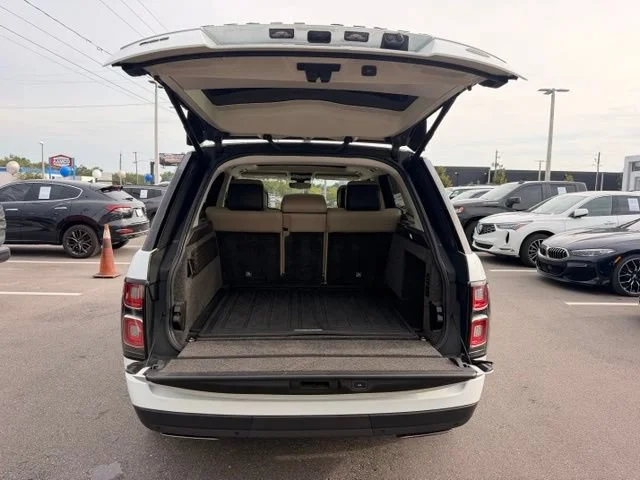 Used 2018 White Land Rover HSE image 7