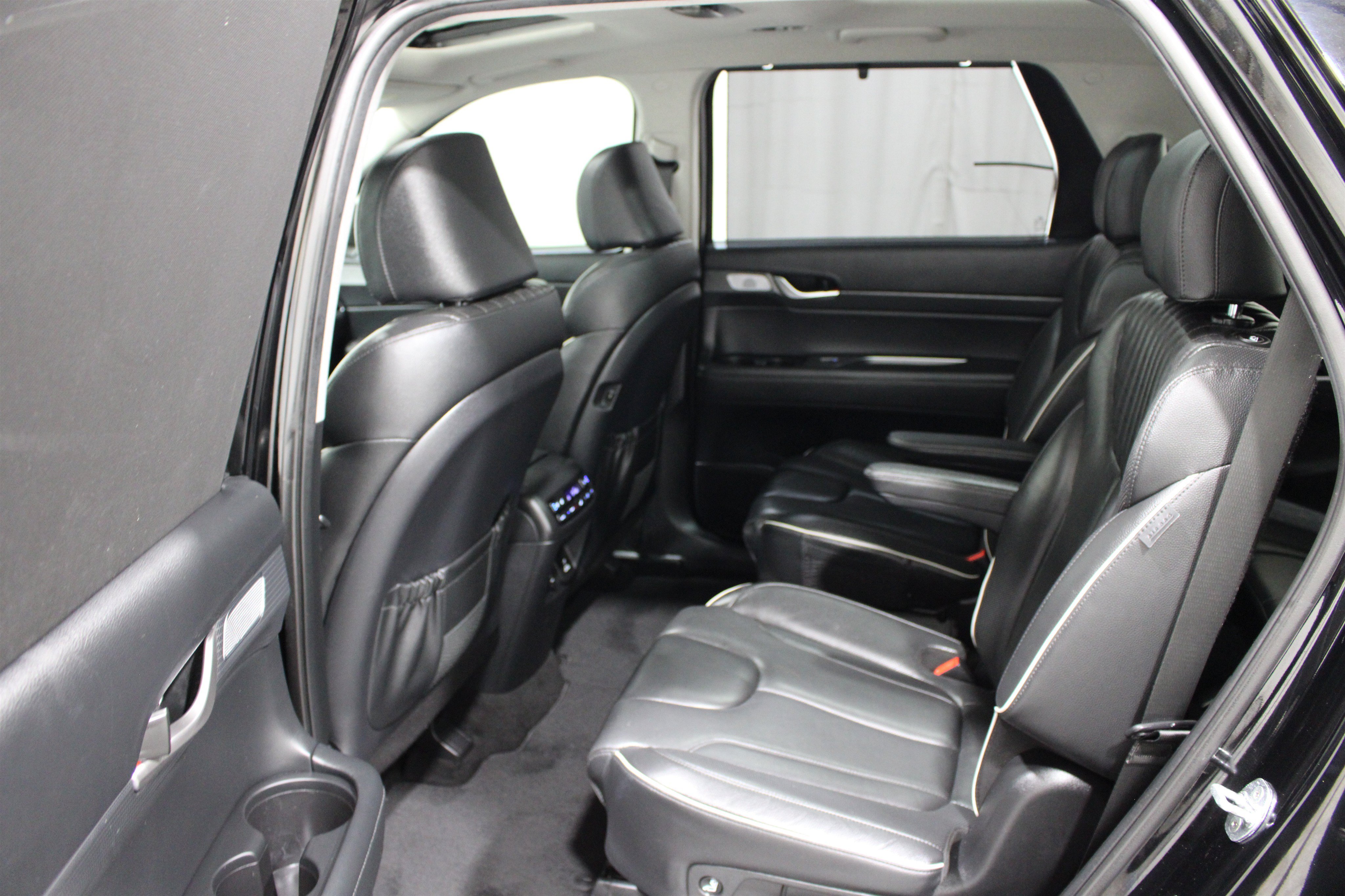 Used 2023 Abyss Black Pearl Hyundai Limited image 21