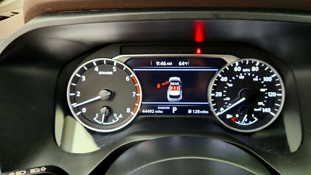 Used 2023 Pearl White Tricoat Nissan FWD SV image 14